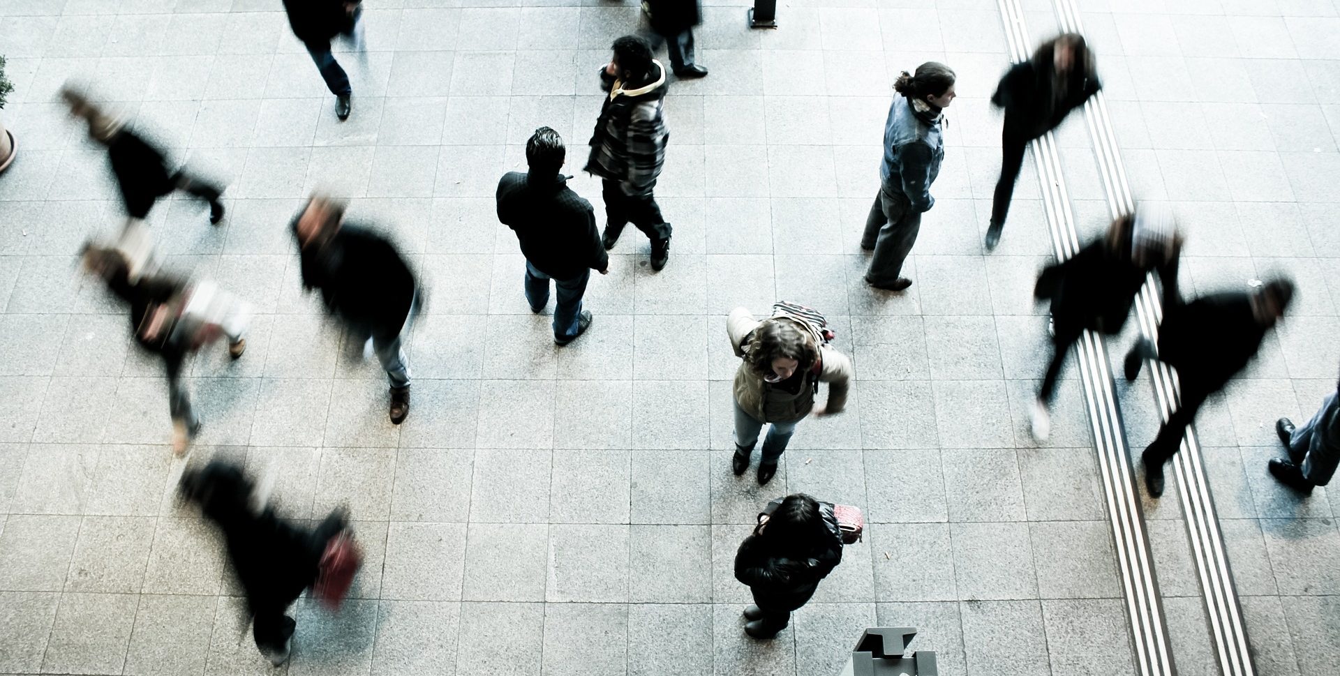 pedestrians-1209316_1920